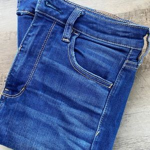 American Eagle blue skinny jeans